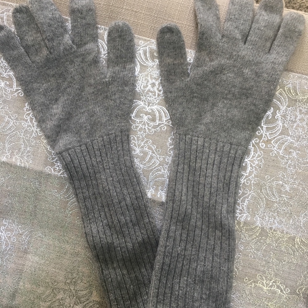 Wool gloves